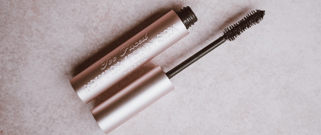 The Allure of Apple Mascara: Enhancing Your Lashes with Fruity Twist
