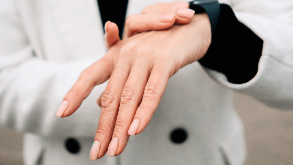 How to Fix a Chipped Nail