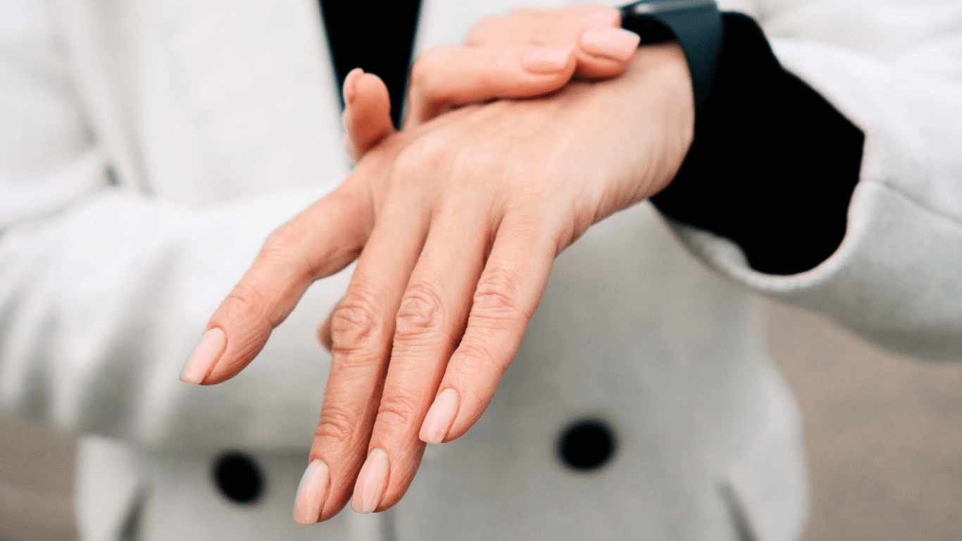 How to Fix a Chipped Nail: Easy Solutions for Nail Mishaps