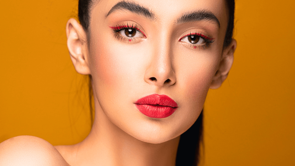 How to Naturally Plump Lips