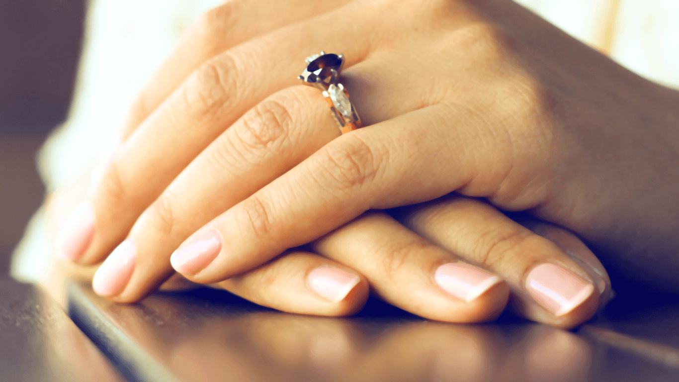 How to Nurture Strong and Healthy Nails to Grow?