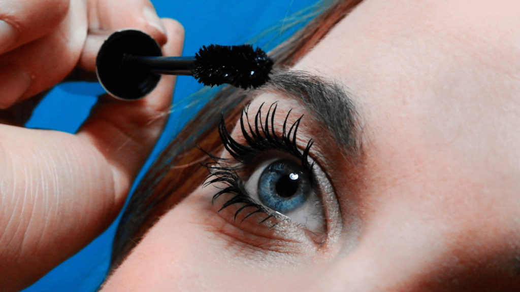Use Mascara Like a Pro