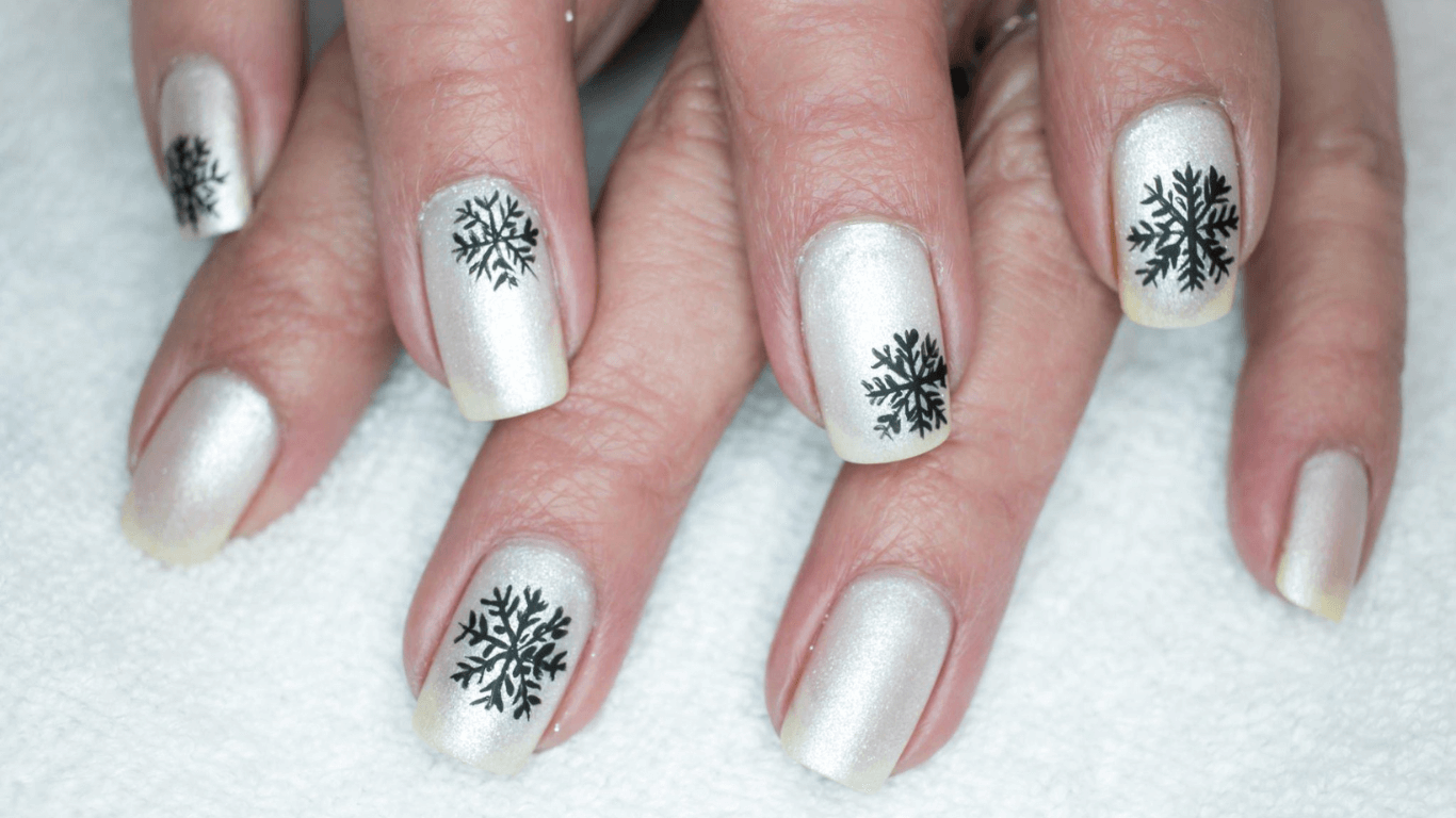 White Christmas Nail Designs: Embracing Elegance and Festivity
