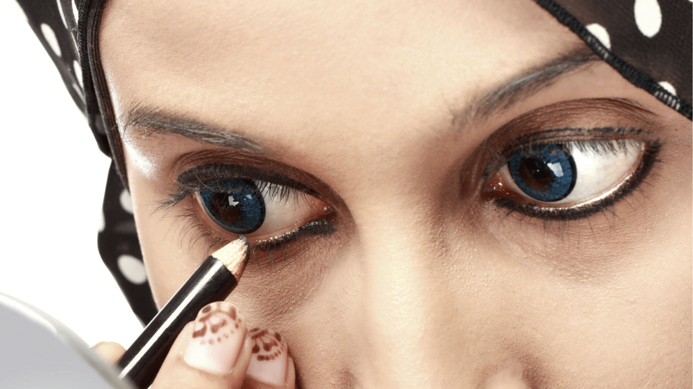 Embrace Elegance with Almond Eyes Eyeliner