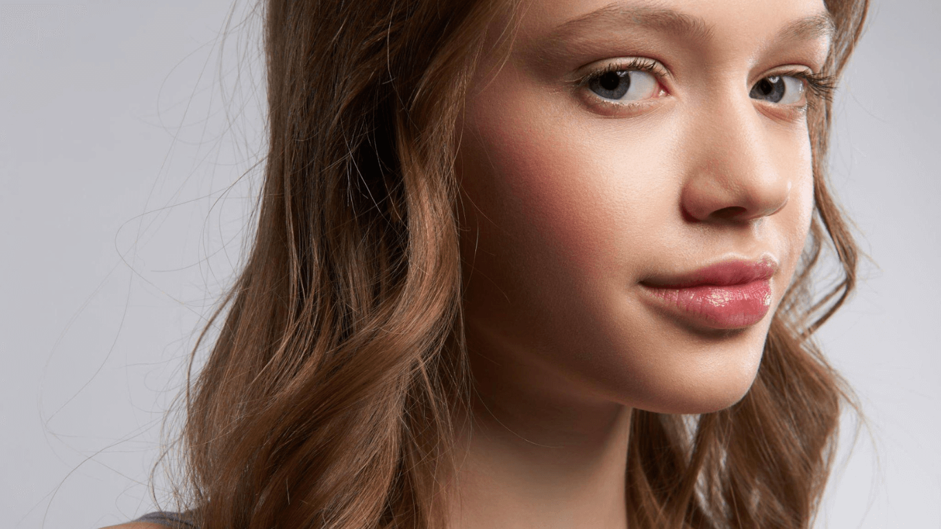 Lip Plumper Day and Night: Elevate Your Lips Around the Clock