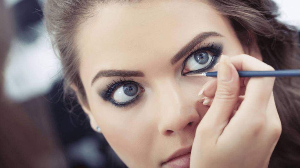 Smokey Eyeliner Look